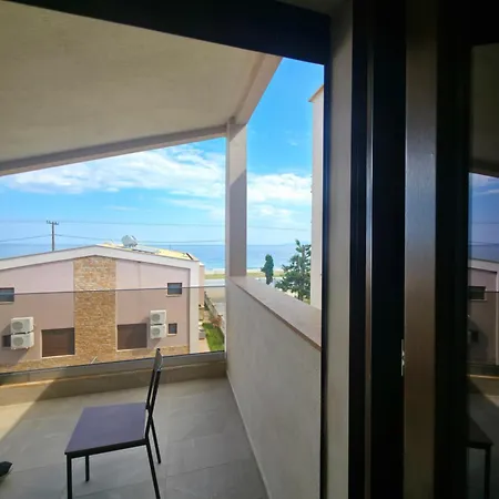 3 Bedroom Seaview Penthouse Apartament