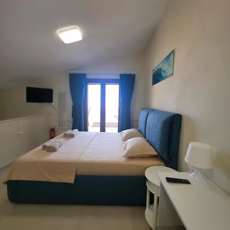 3 Bedroom Seaview Penthouse *